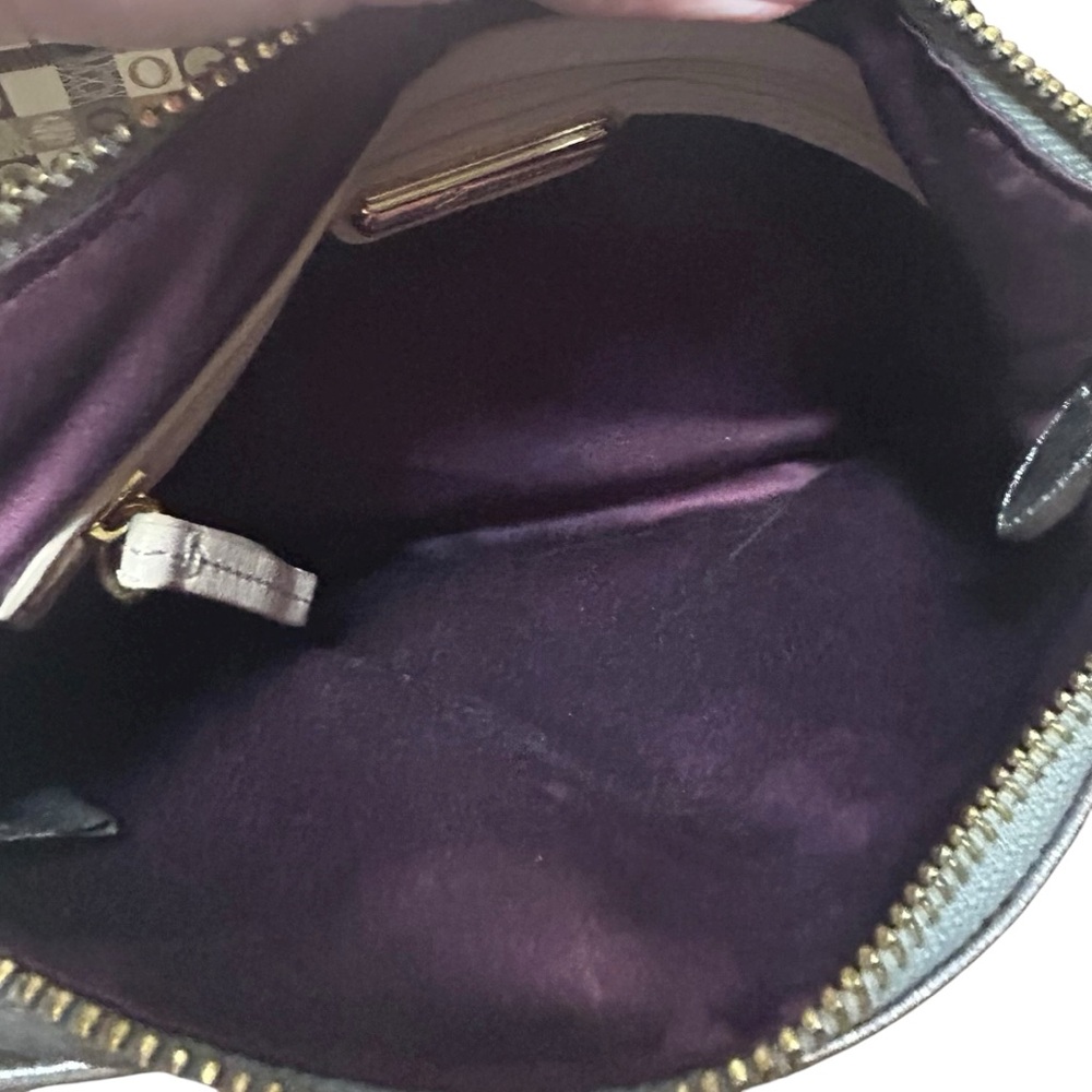 B. Makowsky Metallic Silver Leather/
Chunky Gold Chain/Y2K Glam Baguette Purse - Picture 7 of 10
